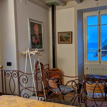 The Rooster House A Study In Appartamento